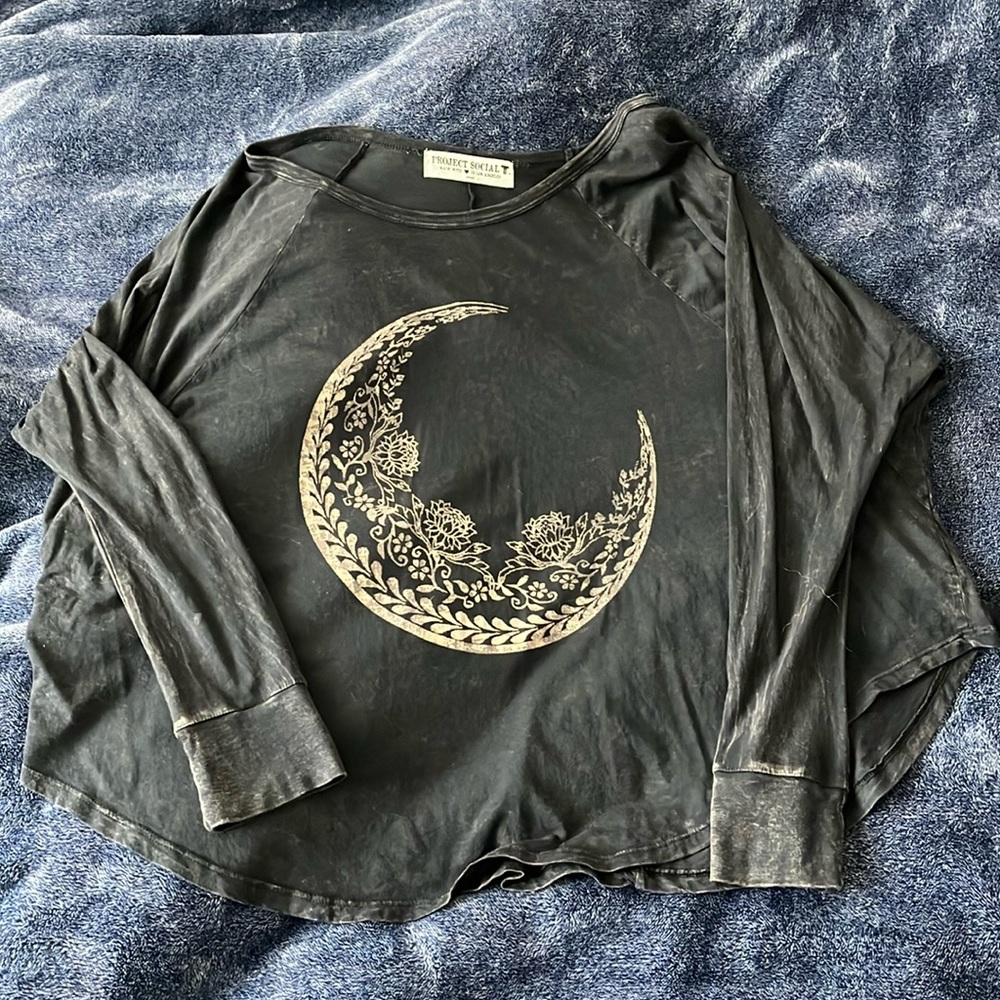 Wide long sleeve dark grey/black top with moon design on front